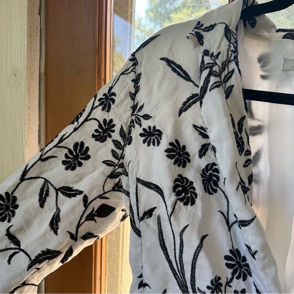 🦋 ICE Black & White Floral Open Front Cropped 3/4 Sleeve Blazer - Picture 9 of 12